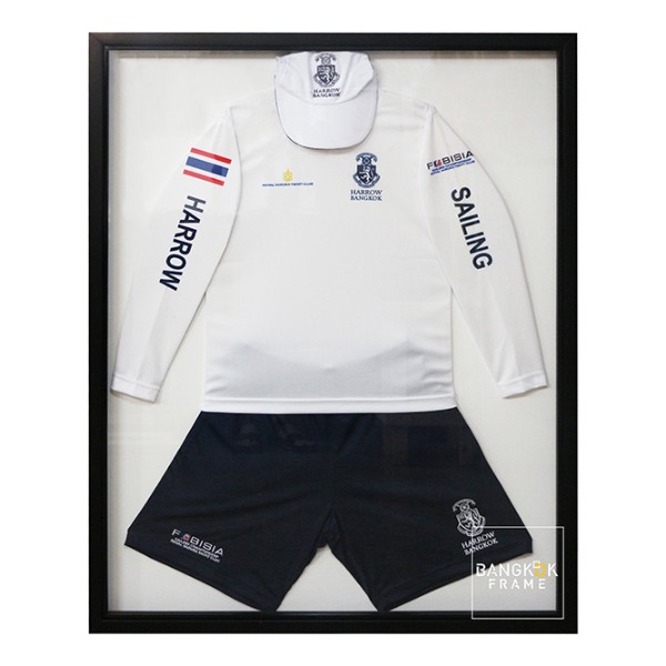 กรอบรูปโชร์เสื้อขาวพร้อมลายเซ็นนักร้องที่ชอบ